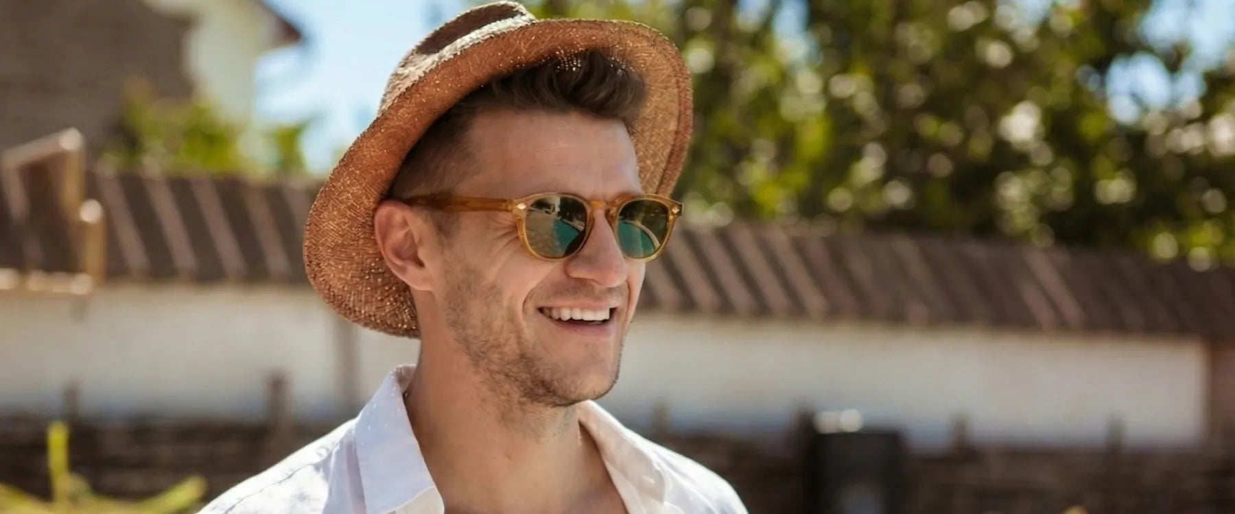 Óculos de sol Maresias lançamento — modelo moderno em uso masculino