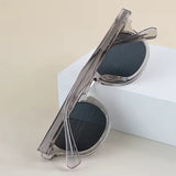 Óculos Maresias – De trás, armação Cinza com lentes Cinzas