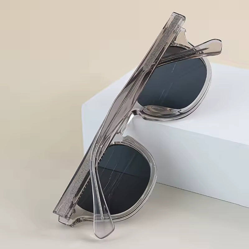 Óculos Maresias – De trás, armação Cinza com lentes Cinzas