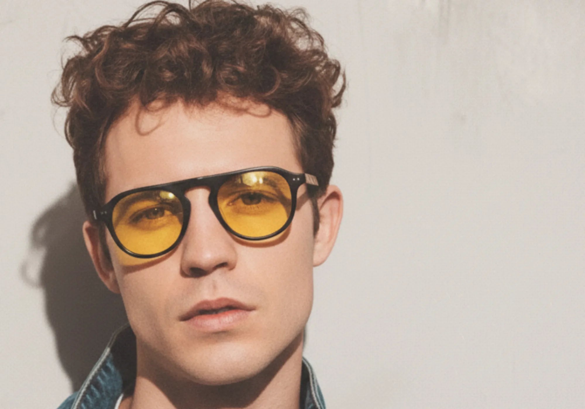 Modelos Usando o Óculos Atlas Polarizado com Lentes Amarelas